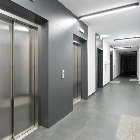 Wojciechowskiego With Parking By Renters Poznań