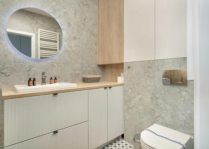 Wojciechowskiego With Parking By Renters